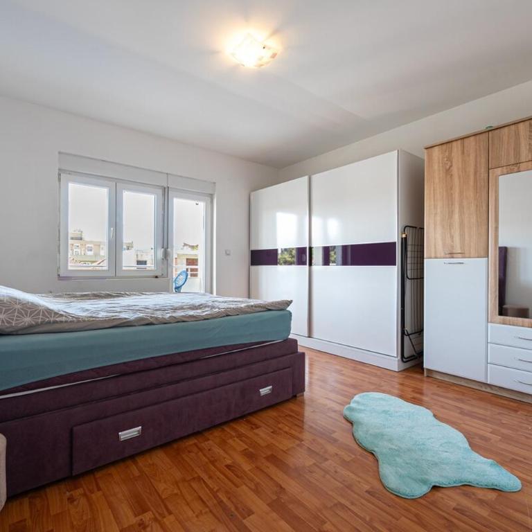 City Sky Apartment - Apartman sa 3 Spavaće Sobe i Balkonom - 3