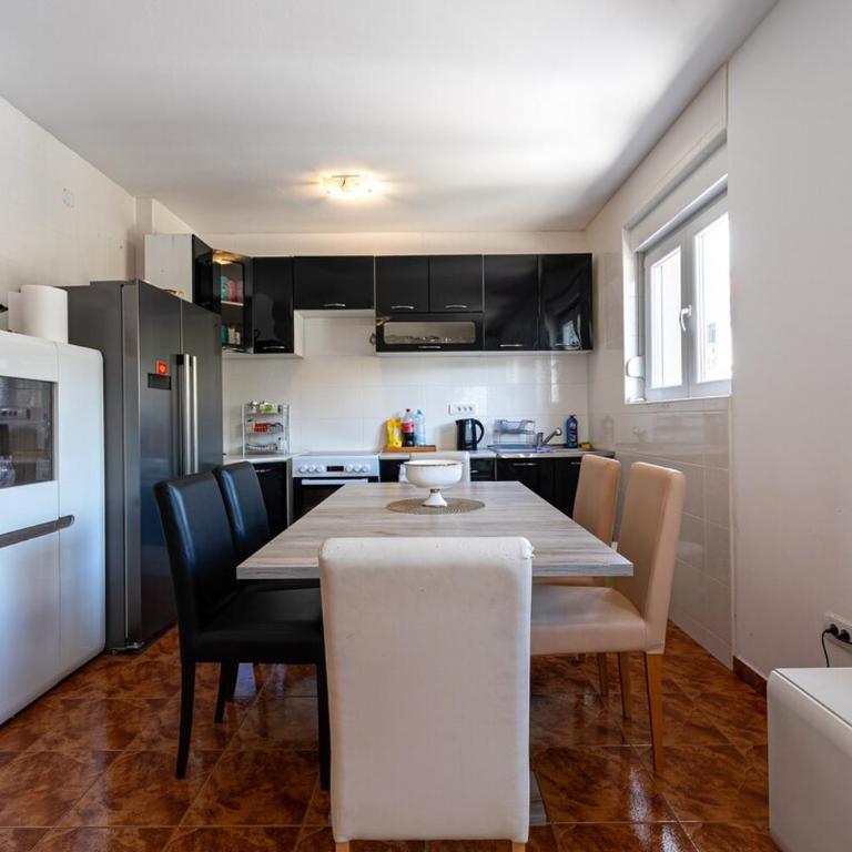 City Sky Apartment - Apartman sa 3 Spavaće Sobe i Balkonom - 7