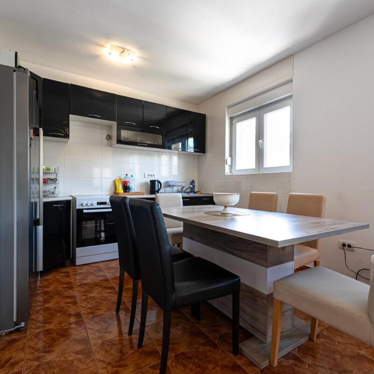 City Sky Apartment - Apartman sa 3 Spavaće Sobe i Balkonom - 6