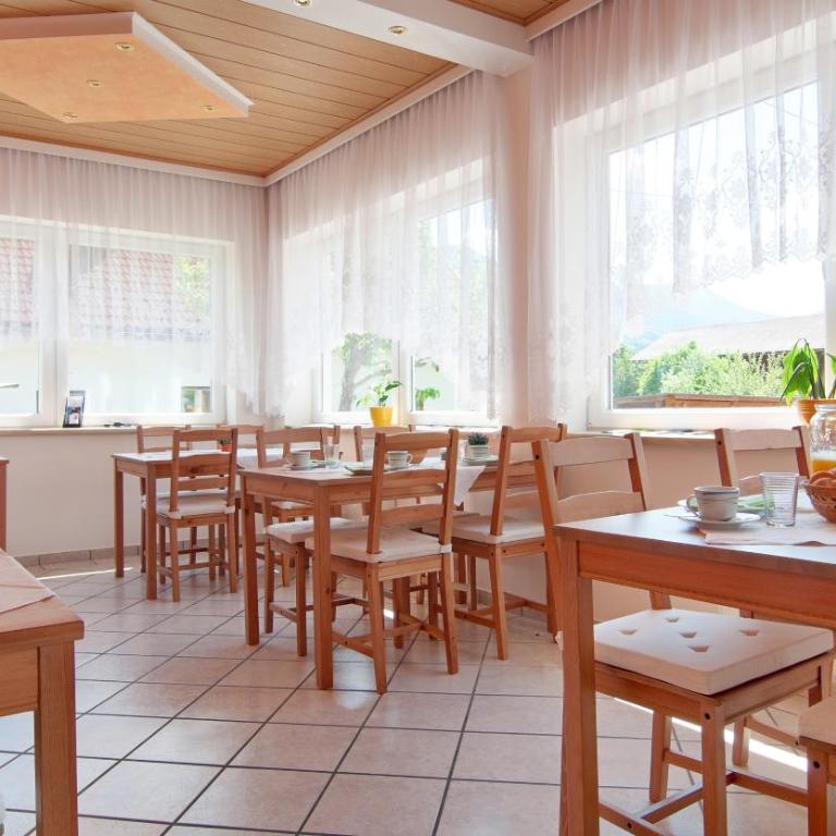 Gästehaus Lutschounig - Doppelzimmer mit Balkon - 12