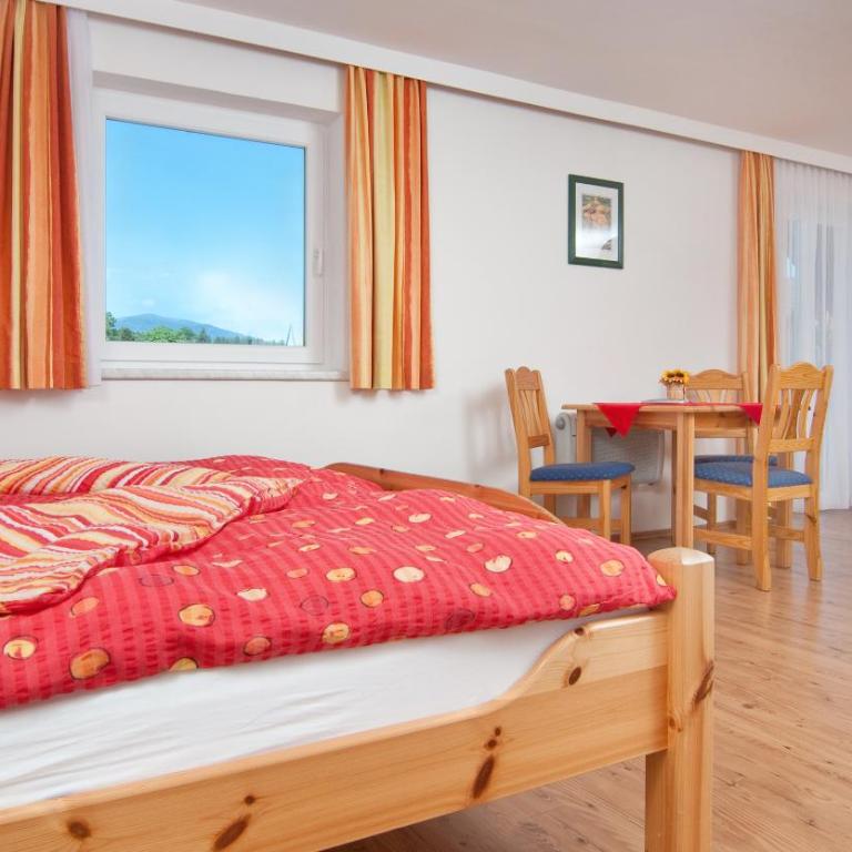 Gästehaus Lutschounig - Doppelzimmer mit Balkon - 11