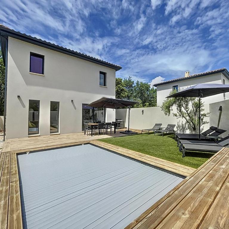 Chez NELL gîte, piscine chauffée au pied du Ventoux - Maison de Vacances 3 Chambres - 44