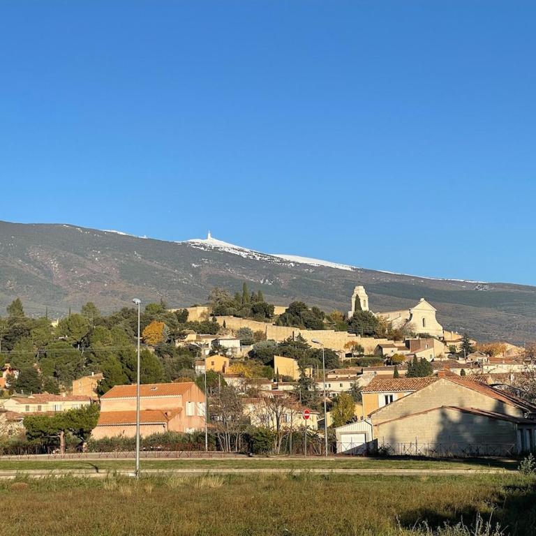 Chez NELL gîte, piscine chauffée au pied du Ventoux - Maison de Vacances 3 Chambres - 52