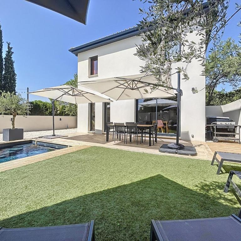 Chez NELL gîte, piscine chauffée au pied du Ventoux - Maison de Vacances 3 Chambres - 72