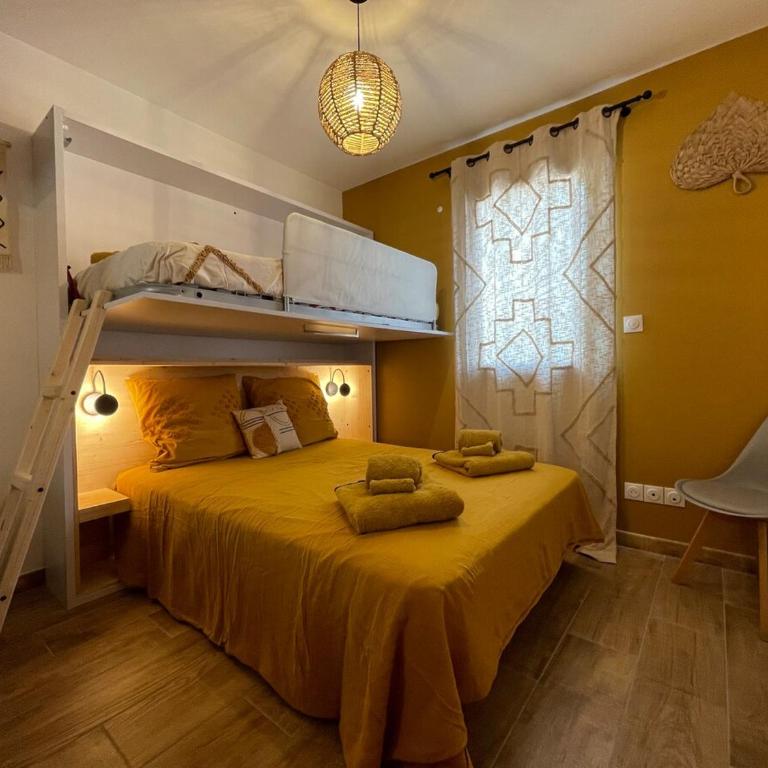 Chez NELL gîte, piscine chauffée au pied du Ventoux - Maison de Vacances 3 Chambres - 86