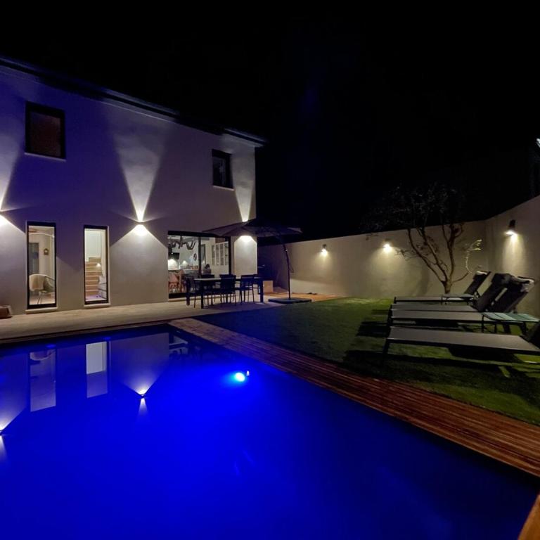 Chez NELL gîte, piscine chauffée au pied du Ventoux - Maison de Vacances 3 Chambres - 93