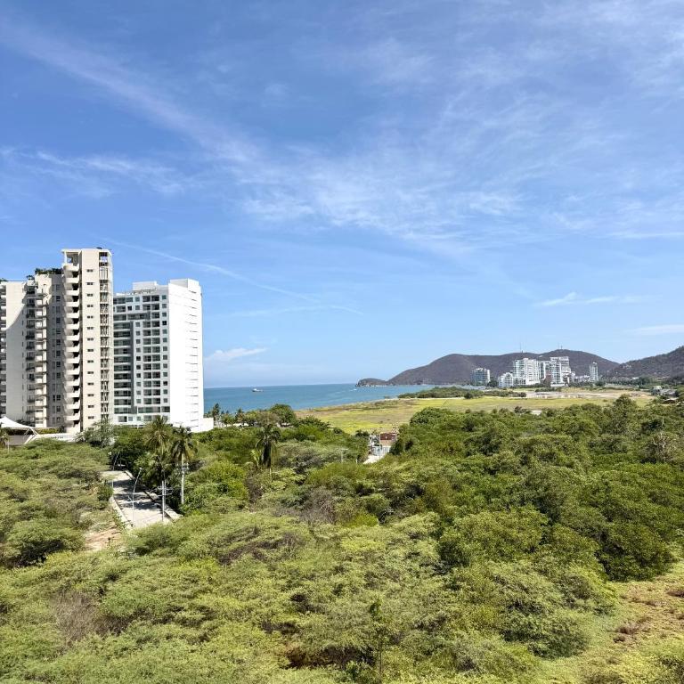Modern Suite Jacuzzi Steps to Beach and Breathtaking Nature View in Bello Horizonte - Apartamento de 1 dormitorio con bañera de hidromasaje - 32