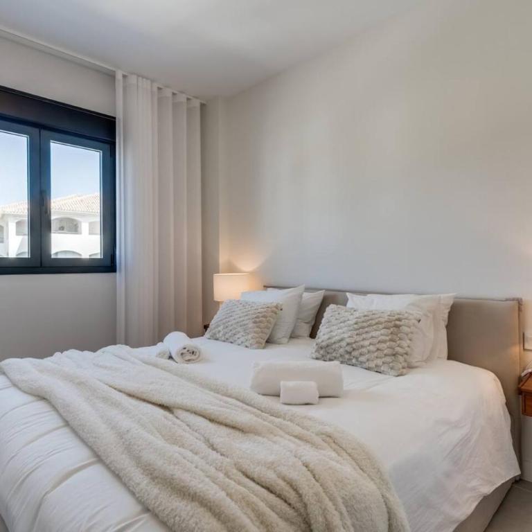 Luxury Apt. Aranya Estepona Pool and Parking - Apartment - 11