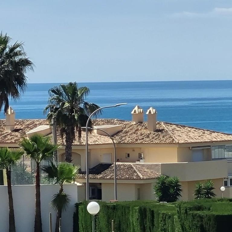 Spacious Apartment with all facilities just a few metres from the Beach - Apartment - 1