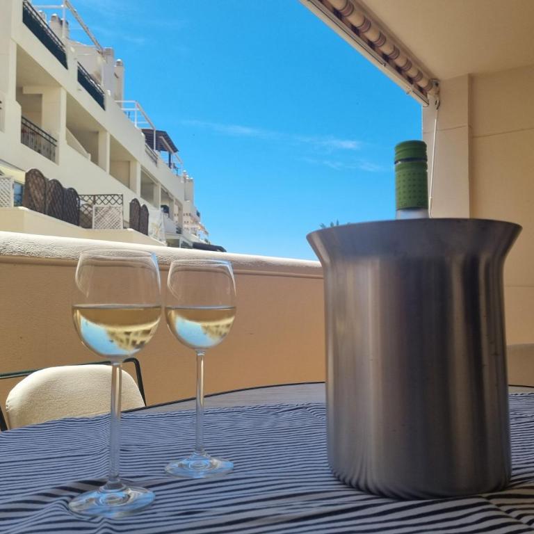Spacious Apartment with all facilities just a few metres from the Beach - Apartment - 16