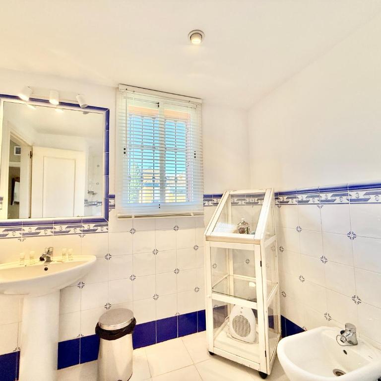 Penthouse Golden Mile Seaviews With Paddle Court - EaW Homes - Apartamento de 3 dormitorios con vistas - 7