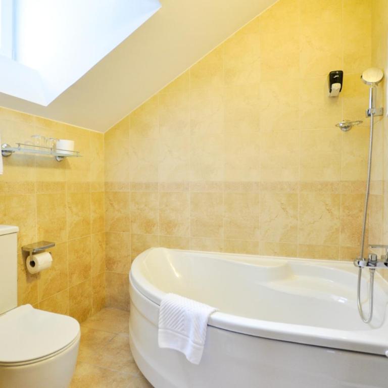 Cozy Villa withy yard and private parking - Trokrevetna Soba sa Balkonom - 4