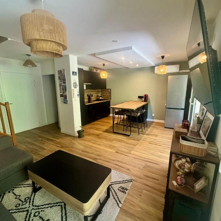 Appartement T3 avec terrasse et parking dans petite résidence fermée et calme , proche de toutes commodités - Apartment mit 2 Schlafzimmern - 3
