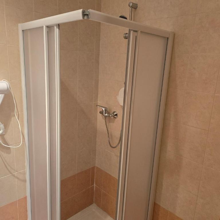 Marconi Lodge - Camera Matrimoniale con Bagno Privato - 7