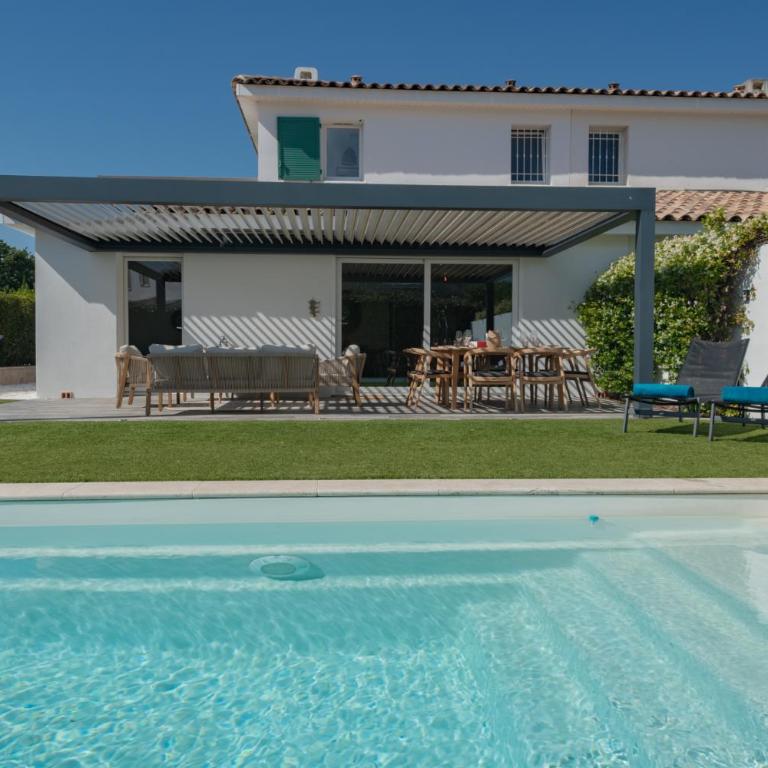 La Piscine - Maison de vacances dans Le Golfe de Saint Tropez - 6 personnes - Ferienhaus mit 3 Schlafzimmern - 12
