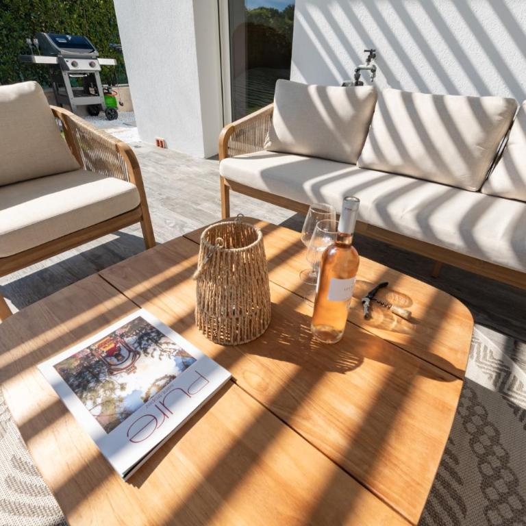 La Piscine - Maison de vacances dans Le Golfe de Saint Tropez - 6 personnes - Ferienhaus mit 3 Schlafzimmern - 8