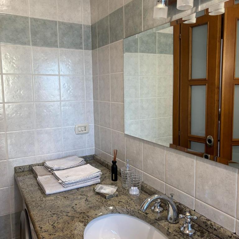 Bright Port View Apartment- Secondary Entrance Free Parking - Appartamento con 2 Camere da Letto - 23