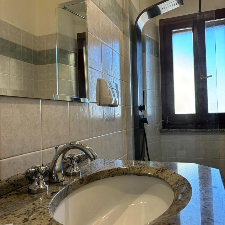 Bright Port View Apartment- Secondary Entrance Free Parking - Appartamento con 2 Camere da Letto - 22