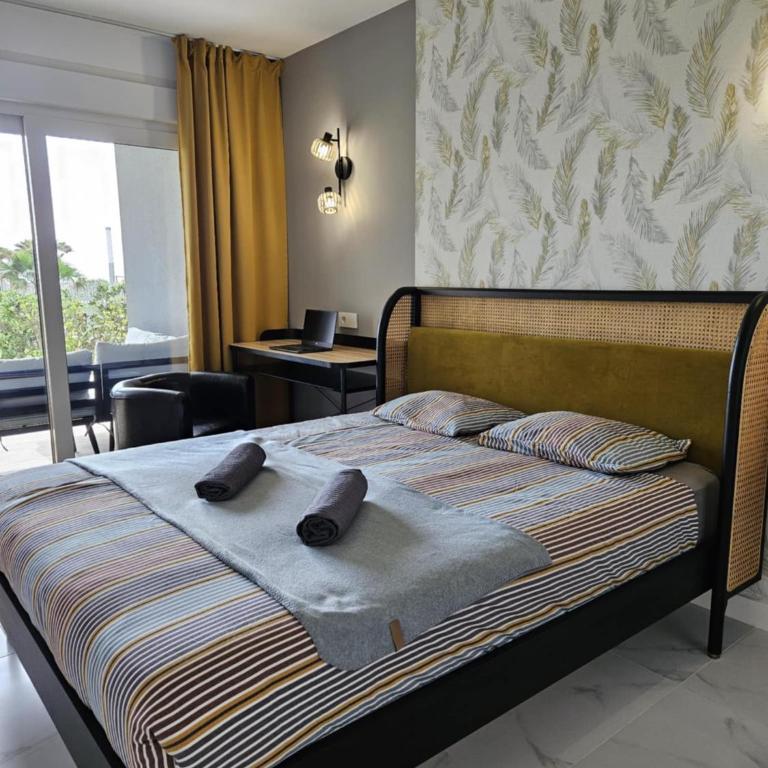Posidonia Apartment, ground floor with garden,3 swimming pools, jacuzzi,parking space - Two-Bedroom Apartment - 6