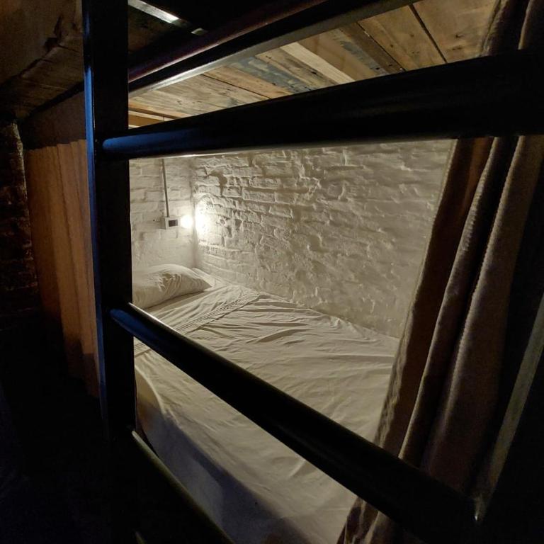 El Gran Gomero Hostal & Motoposada - Cama en habitación compartida mixta de 8 camas - 6