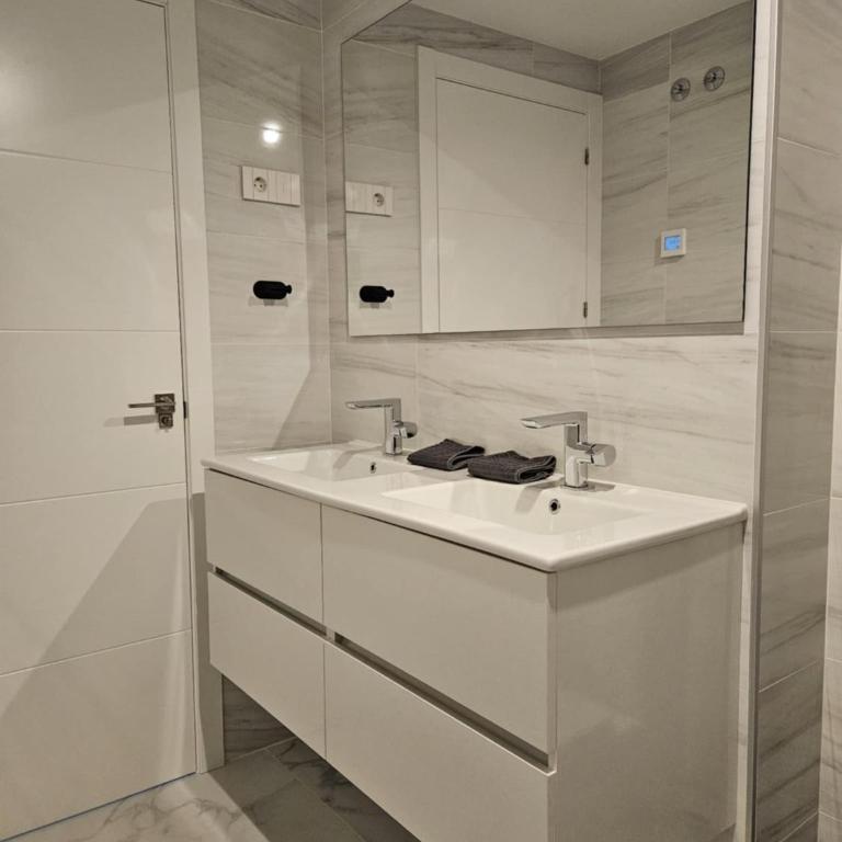 Posidonia Apartment, ground floor with garden,3 swimming pools, jacuzzi,parking space - Two-Bedroom Apartment - 12