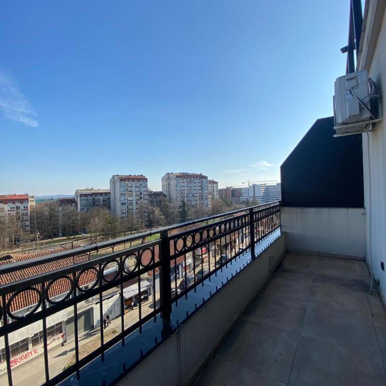 ast13r 12451f - One-Bedroom Apartment - 3