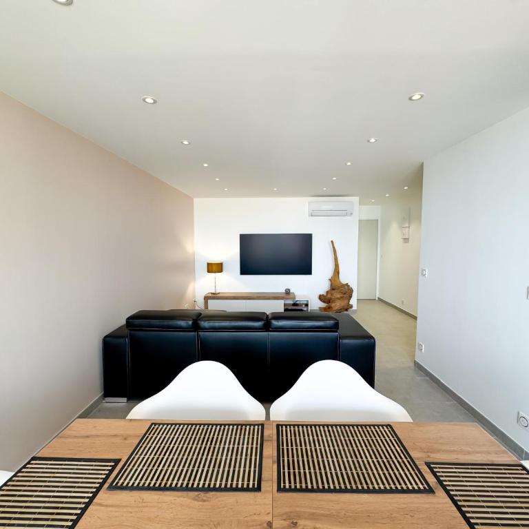 La SébaïaVie - Two-Bedroom Apartment with Balcony and Sea View - 6