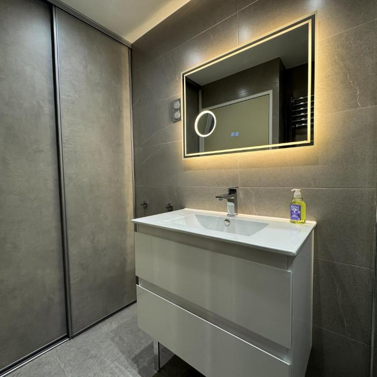 La SébaïaVie - Two-Bedroom Apartment with Balcony and Sea View - 14