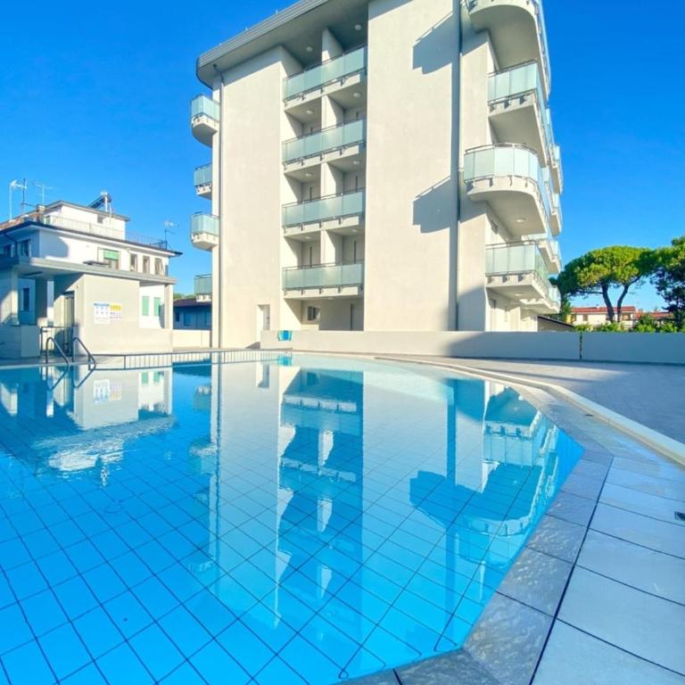 Caorle Apartment with Pool and Terrace 5 Min from Beach - Appartamento con 2 Camere da Letto - 1