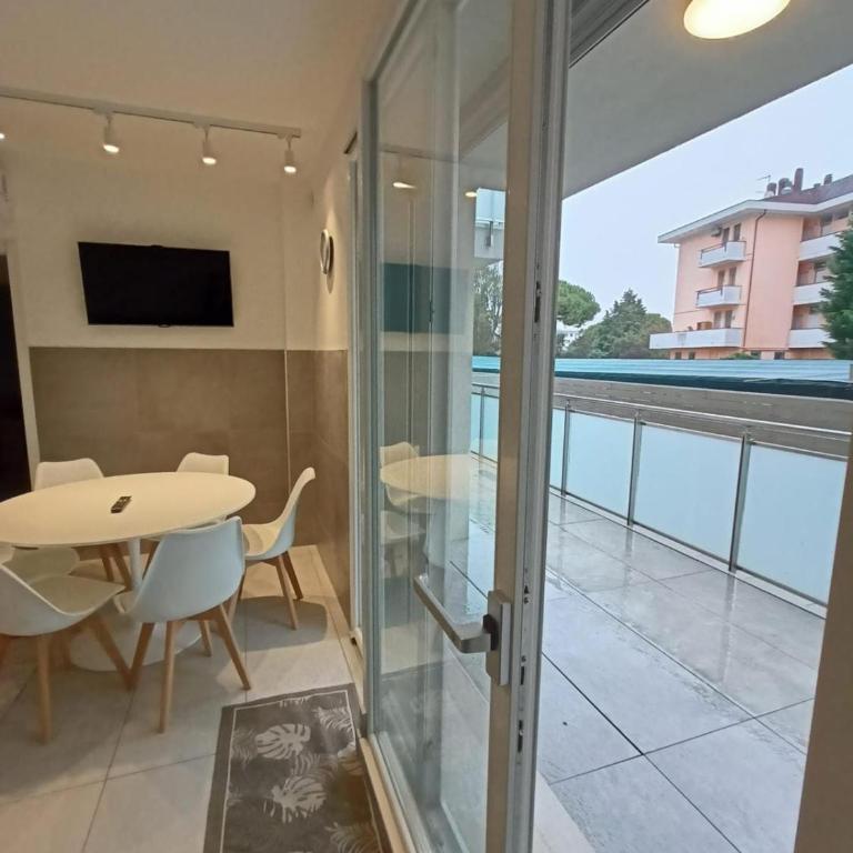 Caorle Apartment with Pool and Terrace 5 Min from Beach - Appartamento con 2 Camere da Letto - 6
