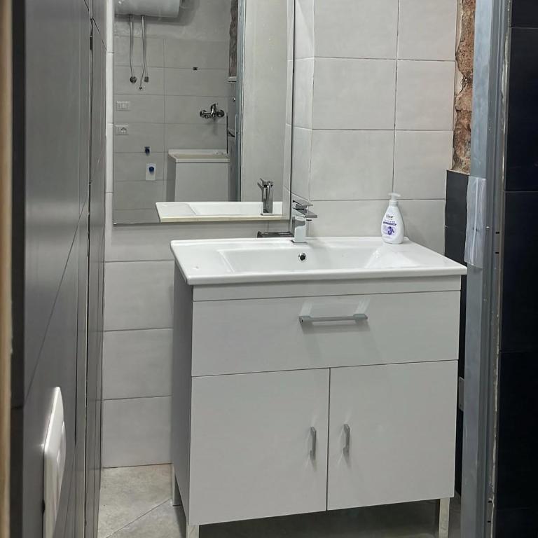 HomeSuite45 - One-Bedroom House - 18