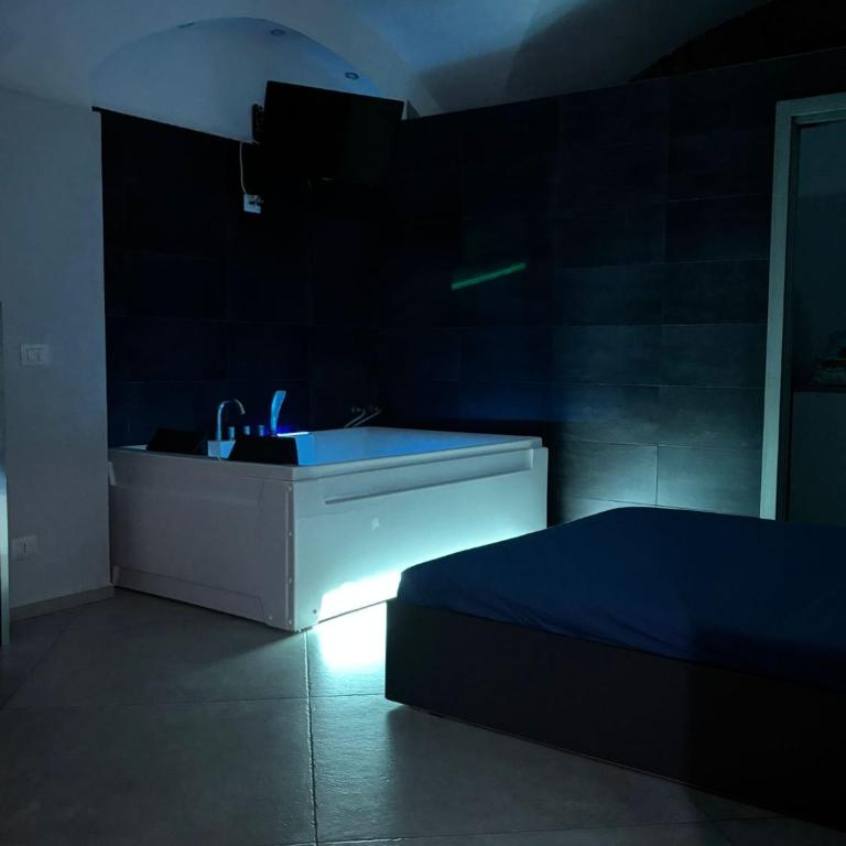 HomeSuite45 - One-Bedroom House - 1