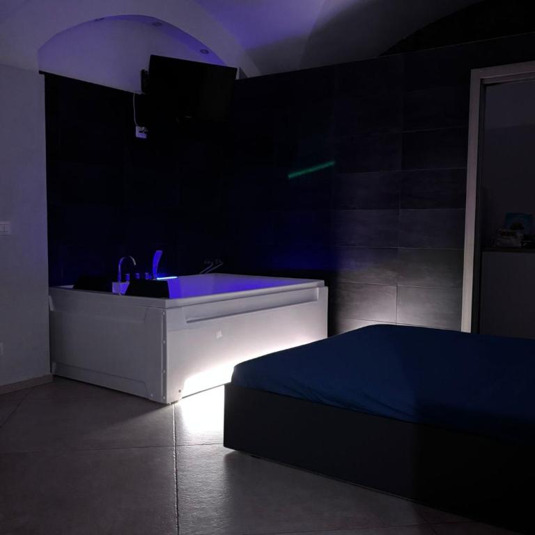 HomeSuite45 - One-Bedroom House - 8