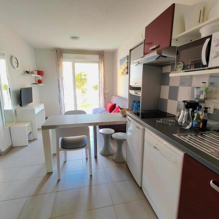 Appartement F2 avec terrasse, jardin, parking et accès piscine à 500m du village d'Argelès-sur-Mer - FR-1-732-63 - Appartement - 10
