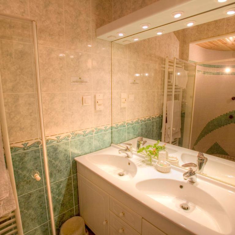 Logis Hôtel Le Central - Chambre Double ou Lits Jumeaux - 2