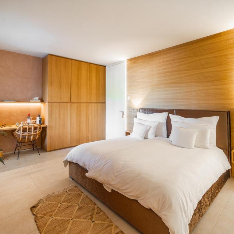CASA TESS boutique hotel - Habitación con cama extragrande y vistas a la piscina - 1