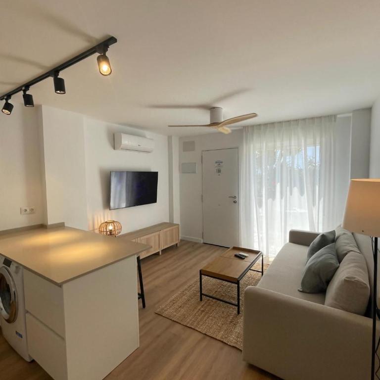 Estudio mediterráneo con piscina y parking gratis - Apartamento de 1 dormitorio - 17