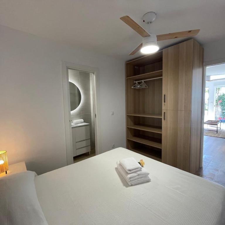 Estudio mediterráneo con piscina y parking gratis - Apartamento de 1 dormitorio - 10