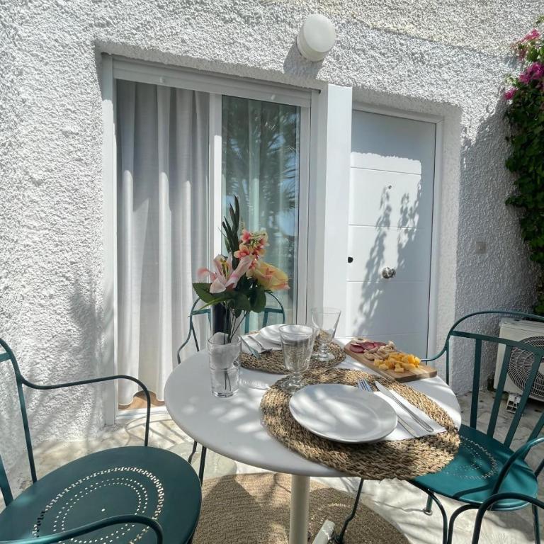 Estudio mediterráneo con piscina y parking gratis - Apartamento de 1 dormitorio - 7