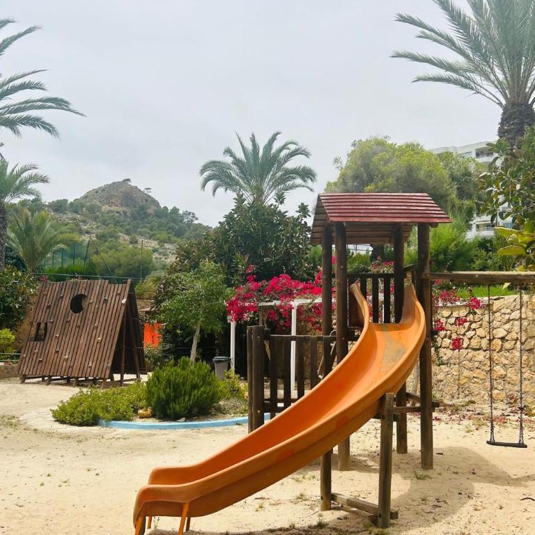 Estudio mediterráneo con piscina y parking gratis - Apartamento de 1 dormitorio - 3