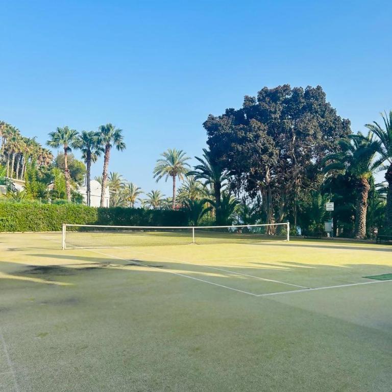 Estudio mediterráneo con piscina y parking gratis - Apartamento de 1 dormitorio - 4