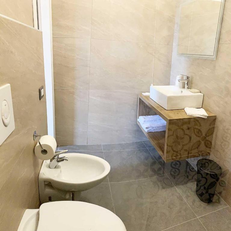 Hotel Rabay - Habitación con 1 cama doble o 2 individuales - Anexo - 5
