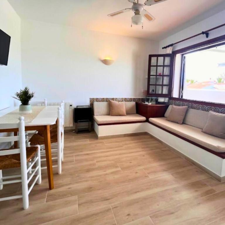 Apartamento con terraza y vistas al mar en Son Bou - Two-Bedroom Apartment with Balcony and Terrace - 7