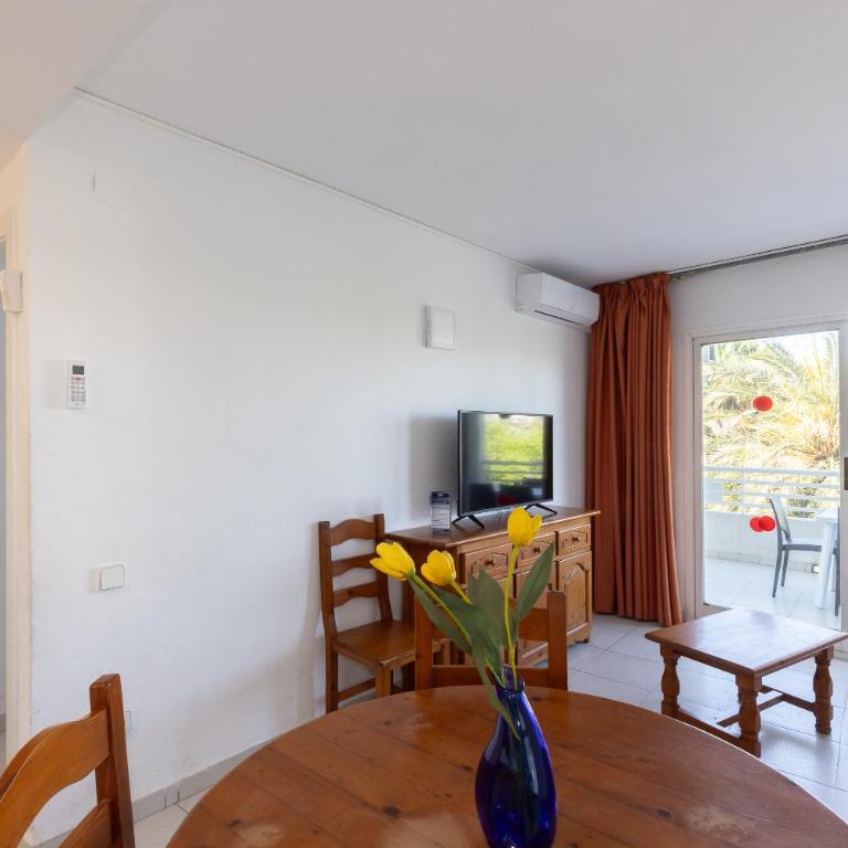Rentalmar Royal - One-Bedroom Apartment - 8