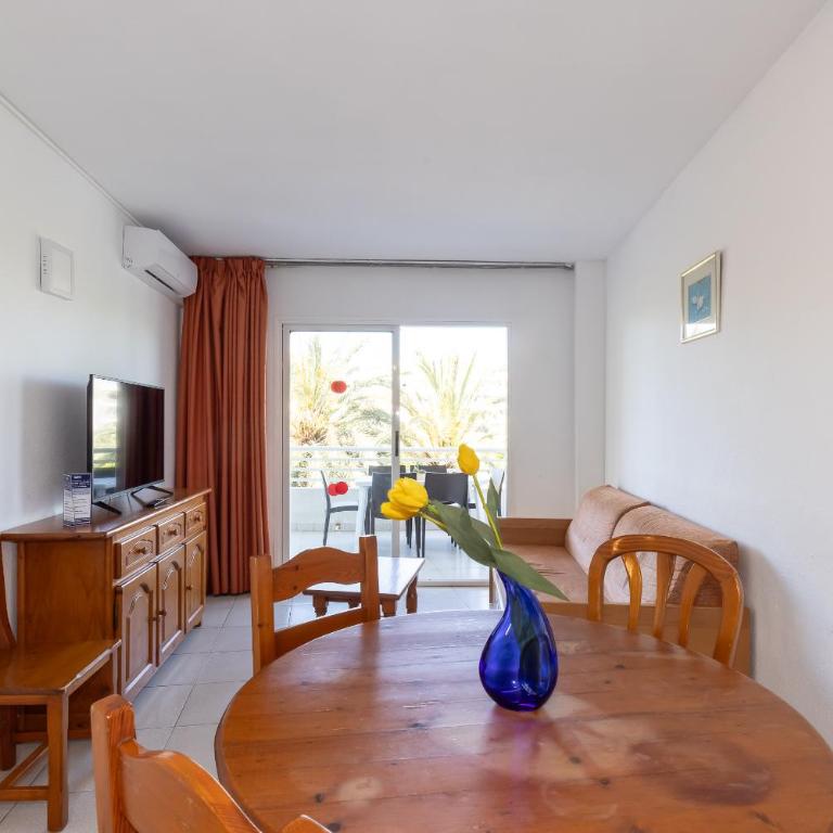 Rentalmar Royal - One-Bedroom Apartment - 2