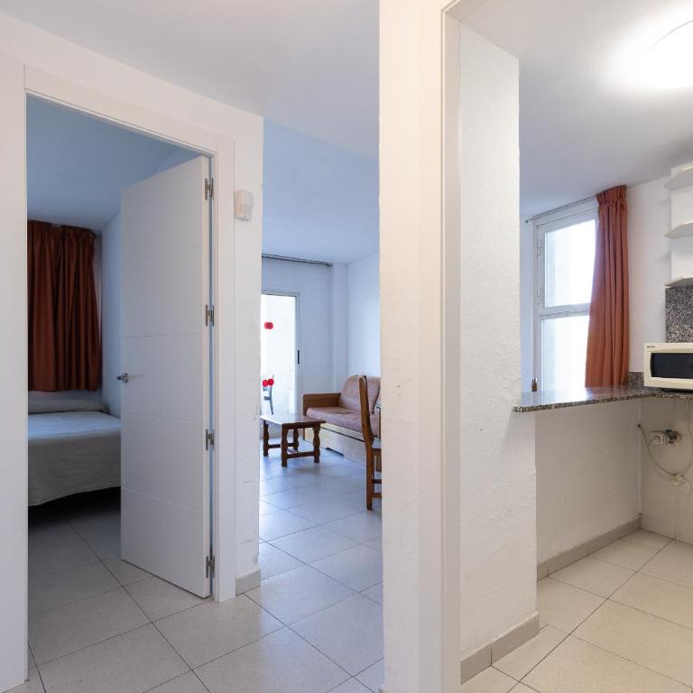 Rentalmar Royal - Two-Bedroom Apartment - 30