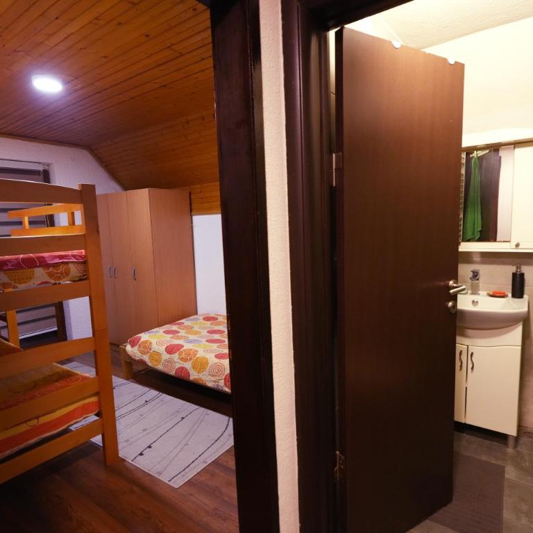 Mladenović Kuća - Four-Bedroom Vacation Home - 40