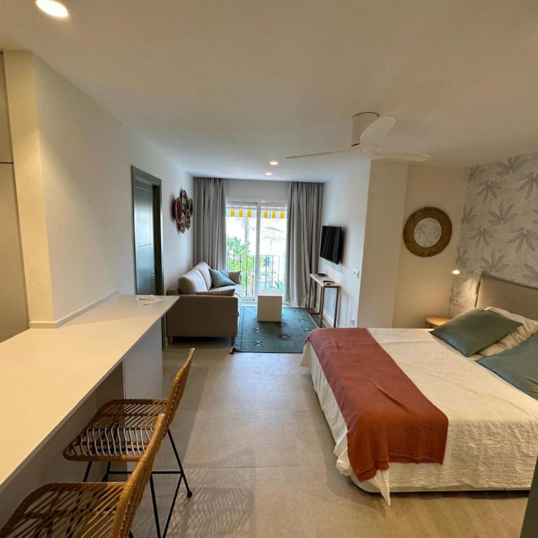 Espectacular estudio en Puerto Cabopino RECIEN REFORMADO - Apartamento de 1 dormitorio - 3