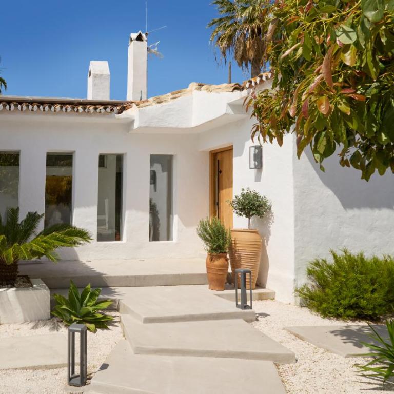 VACATION MARBELLA I Villa Moss, Ibiza-Style Villa, Golf-front, Swimming-pool, Biohacking, Sauna, Fire-Pit Lounge, 7Min from Puerto Banus - Villa - 60
