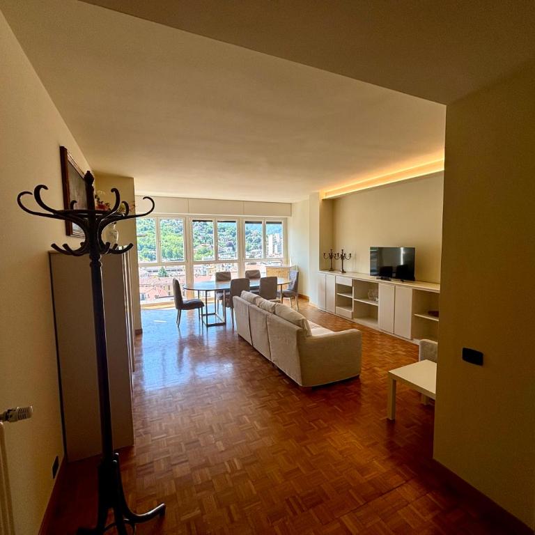 Art & Lake Apartment - Appartamento con 2 Camere da Letto e con Vista Montagna - 6